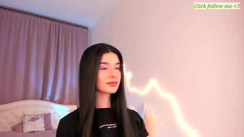 Laura online show from April 2026 09:23:01 PM