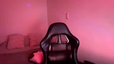 laura online show from April 2026 11:44:01 PM