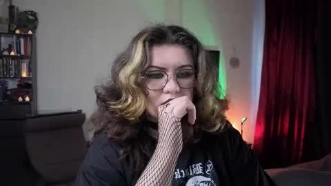 Miss Laura online show from September 2025 01:37:01 PM