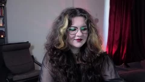 Miss Laura online show from September 2025 09:47:02 AM