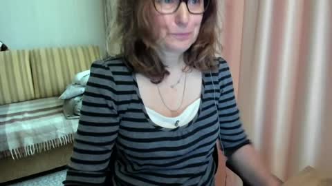 Snapshot of lauraoven1 chatting on June 2026 07:32:02 AM Lauraoven1 online show from June 2026 07:32:02 AM