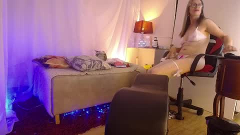 Laura Sofia online show from April 2026 01:41:01 PM