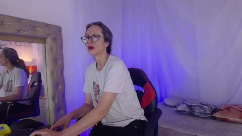 Laura Sofia online show from April 2026 05:56:02 AM