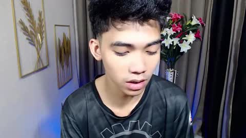 laurence_cuttieguyhere online show from March 2026 06:12:01 PM