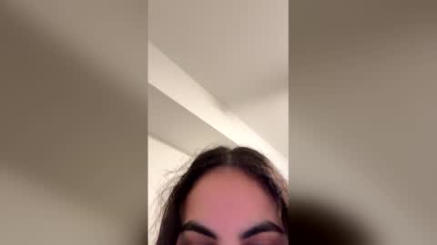 Snapshot of laurenivy chatting on April 2026 04:24:01 AM laurenivy online show from April 2026 04:24:01 AM