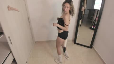 laurenn_111 online show from June 2026 08:02:02 PM