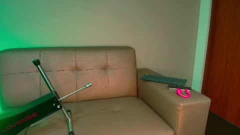 lauri online show from April 2026 06:21:01 PM