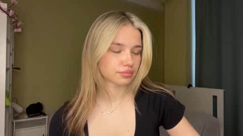 Bella online show from April 2026 11:21:01 AM