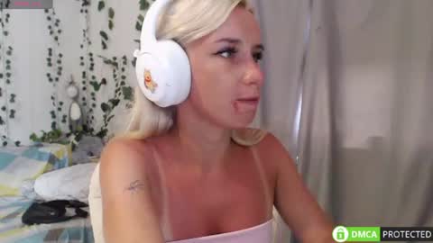 Snapshot of lavinell chatting on July 2026 09:29:01 AM Mia online show from July 2026 09:29:01 AM