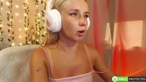 Snapshot of lavinell chatting on July 2026 03:08:02 PM Mia online show from July 2026 03:08:02 PM