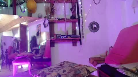 Laye19 online show from January 2025 02:08:02 PM