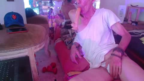 Laye19 online show from January 2025 06:02:01 PM