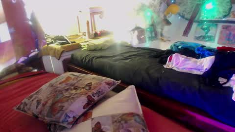 Laye19 online show from January 2025 06:03:01 PM