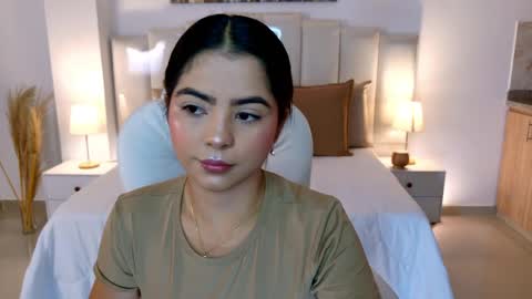 Layla Breezee online show from April 2026 10:13:01 AM