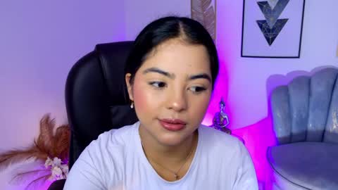 Layla Breezee online show from April 2026 11:05:01 AM