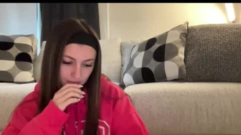 laylahlaylah1 online show from November 2025 02:32:02 PM