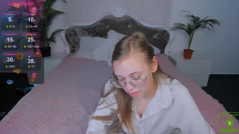 layriantavee online show from December 2024 12:56:01 PM