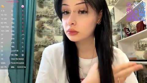 Kiki online show from May 2026 03:17:01 PM