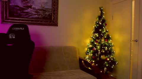 Snapshot of leemeenee chatting on December 2024 07:02:02 AM Mia online show from December 2024 07:02:02 AM