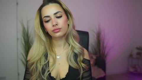 Snapshot of legallyblonde18 chatting on April 2026 12:54:01 PM LegallyBlonde18 online show from April 2026 12:54:01 PM