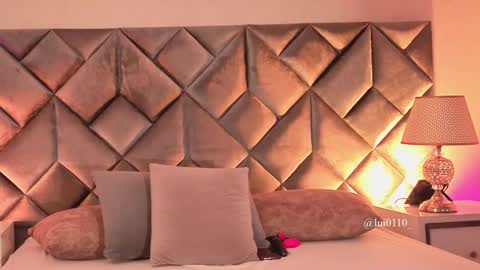 Leizathompson online show from February 2026 08:01:01 PM