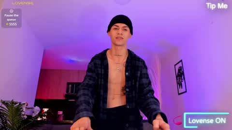 Lenner INDEPENDENT MODEL online show from February 2025 09:06:02 AM