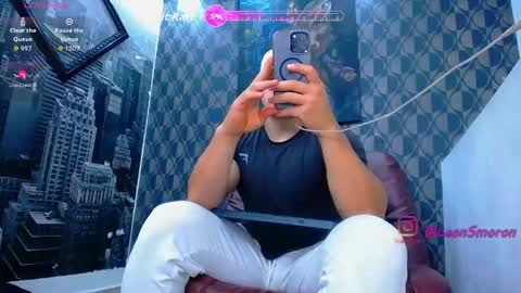Snapshot of leon_ssmoron chatting on June 2026 03:02:02 AM Leon Smoron online show from June 2026 03:02:02 AM