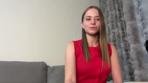 Snapshot of leona_grand chatting on June 2026 01:42:02 PM Emma online show from June 2026 01:42:02 PM