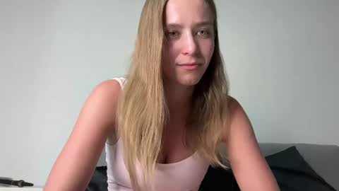 Snapshot of leona_grand chatting on June 2026 01:31:01 PM Emma online show from June 2026 01:31:01 PM