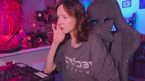 leona online show from February 2026 03:57:01 PM