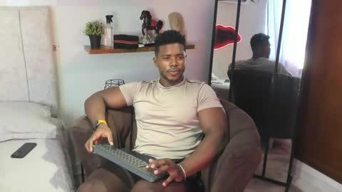 Leandro jones online show from February 2026 08:13:02 PM