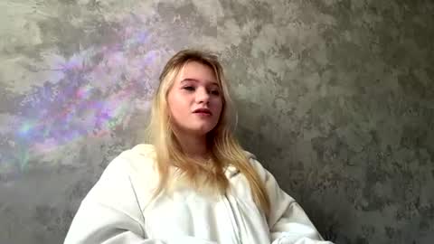 Mia online show from July 2026 07:27:02 AM