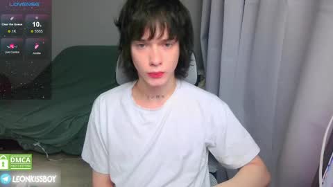Snapshot of leonkissboy chatting on April 2026 08:11:02 PM leonkissboy online show from April 2026 08:11:02 PM