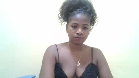 leonnetta online show from April 2026 09:27:01 PM