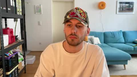 Leon online show from April 2026 12:47:02 PM