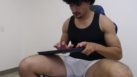leostorm25 online show from May 2026 01:33:02 AM