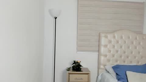 Leyla  online show from December 2025 12:12:02 PM