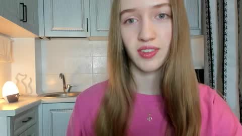  LESLIE   online show from October 2025 02:35:02 PM