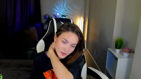 Leslie online show from April 2026 01:25:02 AM