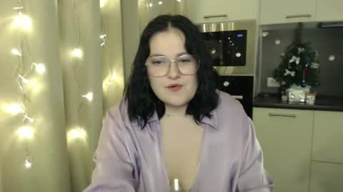 Snapshot of lesssi_ chatting on December 2024 04:04:02 AM Alison online show from December 2024 04:04:02 AM