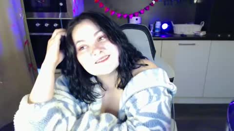 Snapshot of lesssi_ chatting on February 2025 07:31:01 AM Alison online show from February 2025 07:31:01 AM