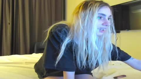 lesyaliss online show from April 2026 08:21:01 PM