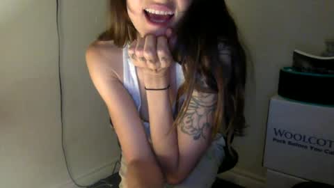 strawberrywatermelonpink22 online show from June 2026 02:34:02 AM