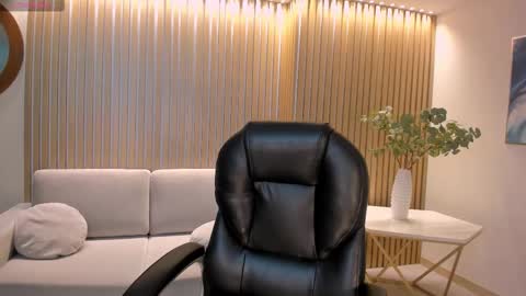 Lexie  online show from March 2026 08:48:01 PM