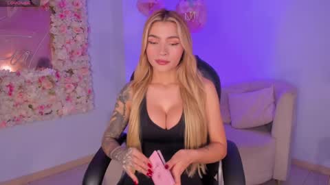 Lexie  online show from April 2026 07:36:02 PM