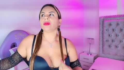 Lia  online show from April 2026 06:19:01 AM