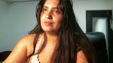 lia and cris online show from March 2026 01:54:01 AM