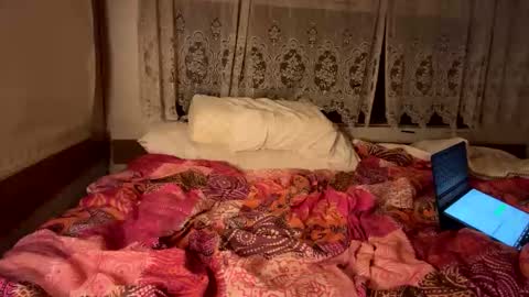 liem53 online show from May 2026 08:25:01 PM