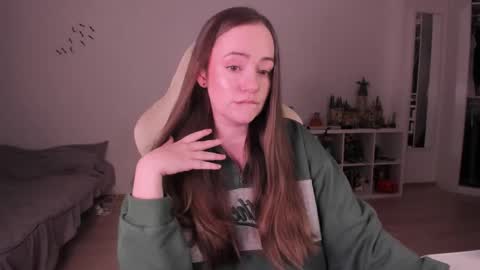 Snapshot of lil_happiness chatting on November 2025 10:45:01 PM for free registration 3 online show from November 2025 10:45:01 PM