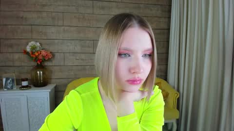 LiliLinn online show from February 2025 08:38:01 AM